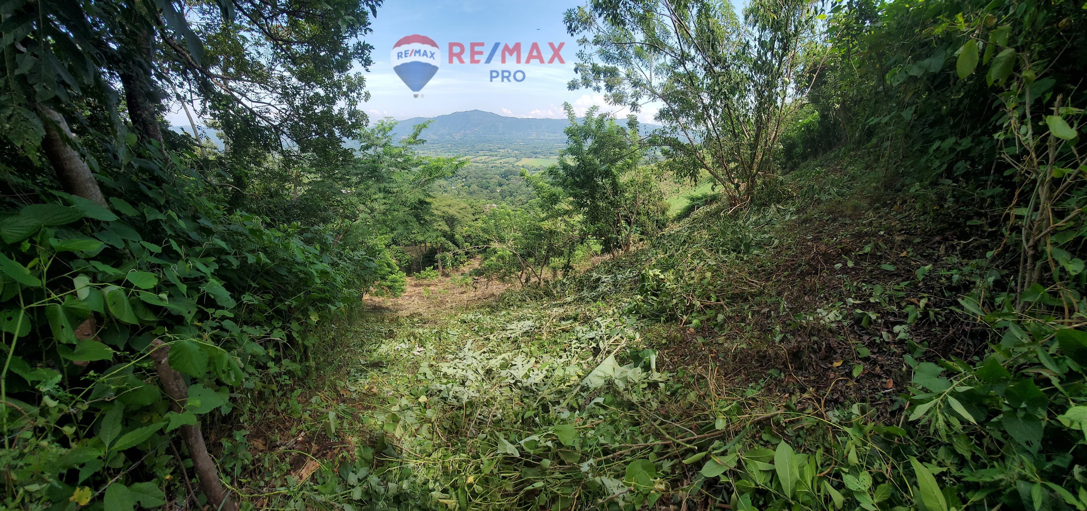 For sale! 1 Acre lot with a beautiful view of the surrounding towns, located in Chinameca, San Miguel